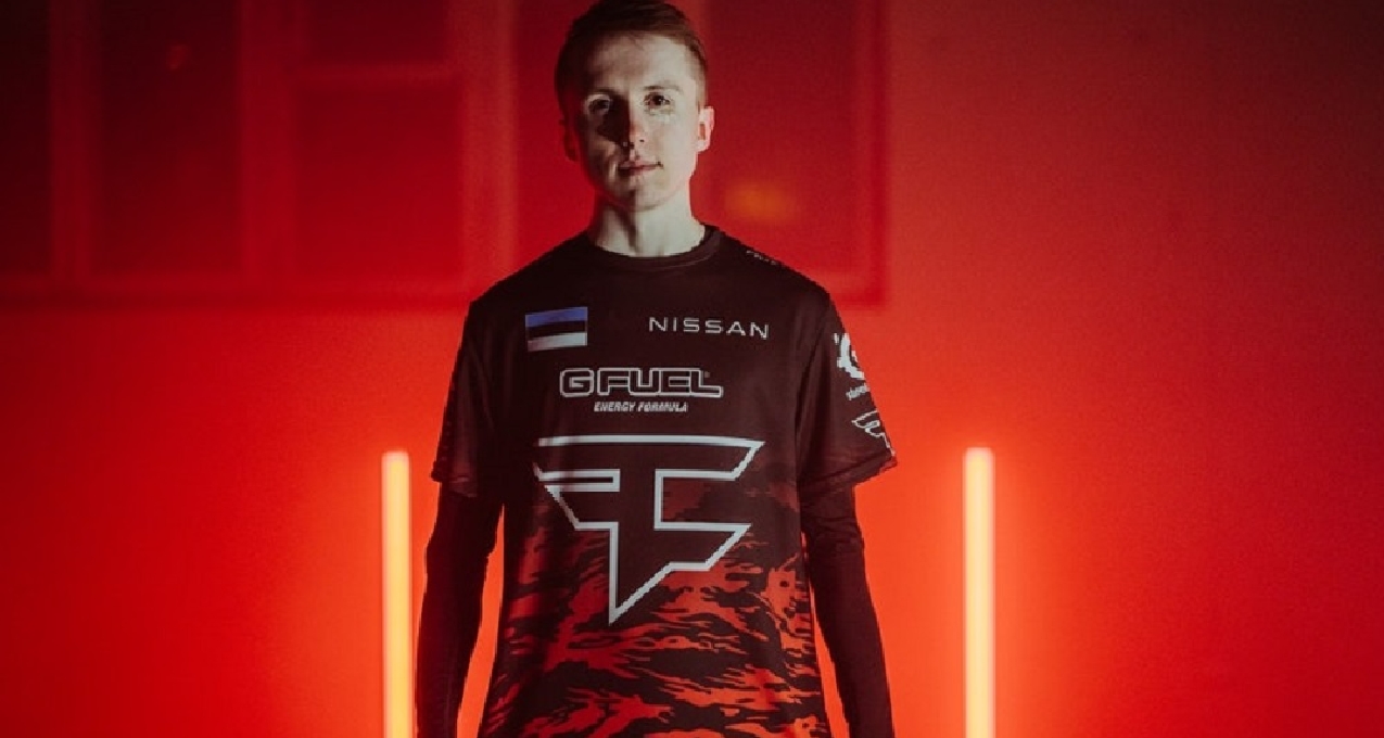 Spinx 被放置在 Vitality 的替补席上;